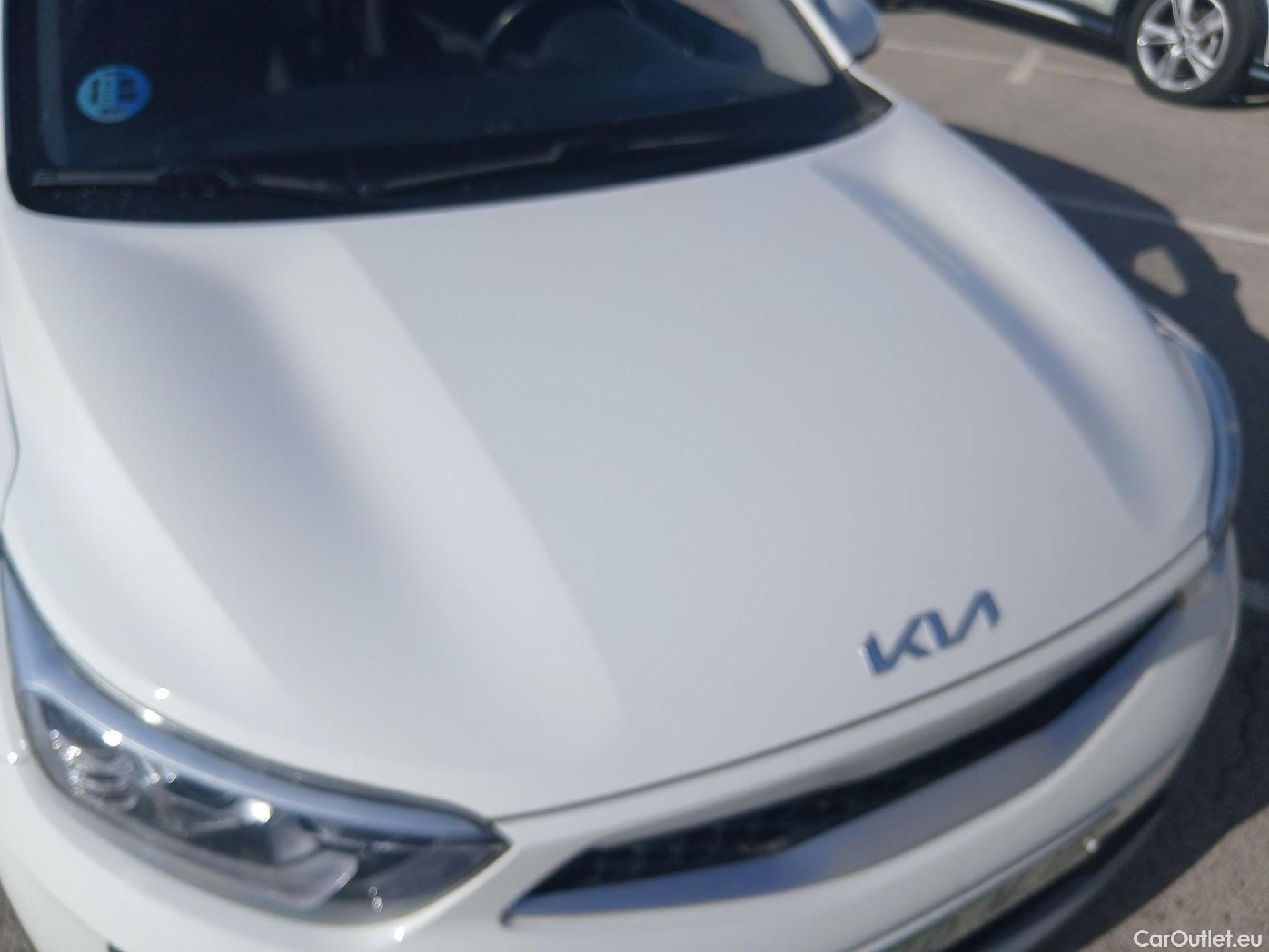  KIA  STONIC KIA  / 2017 / 5P / todoterreno 1.0 T-GDi 74kW (100CV) MHEV iMT Concept #6
