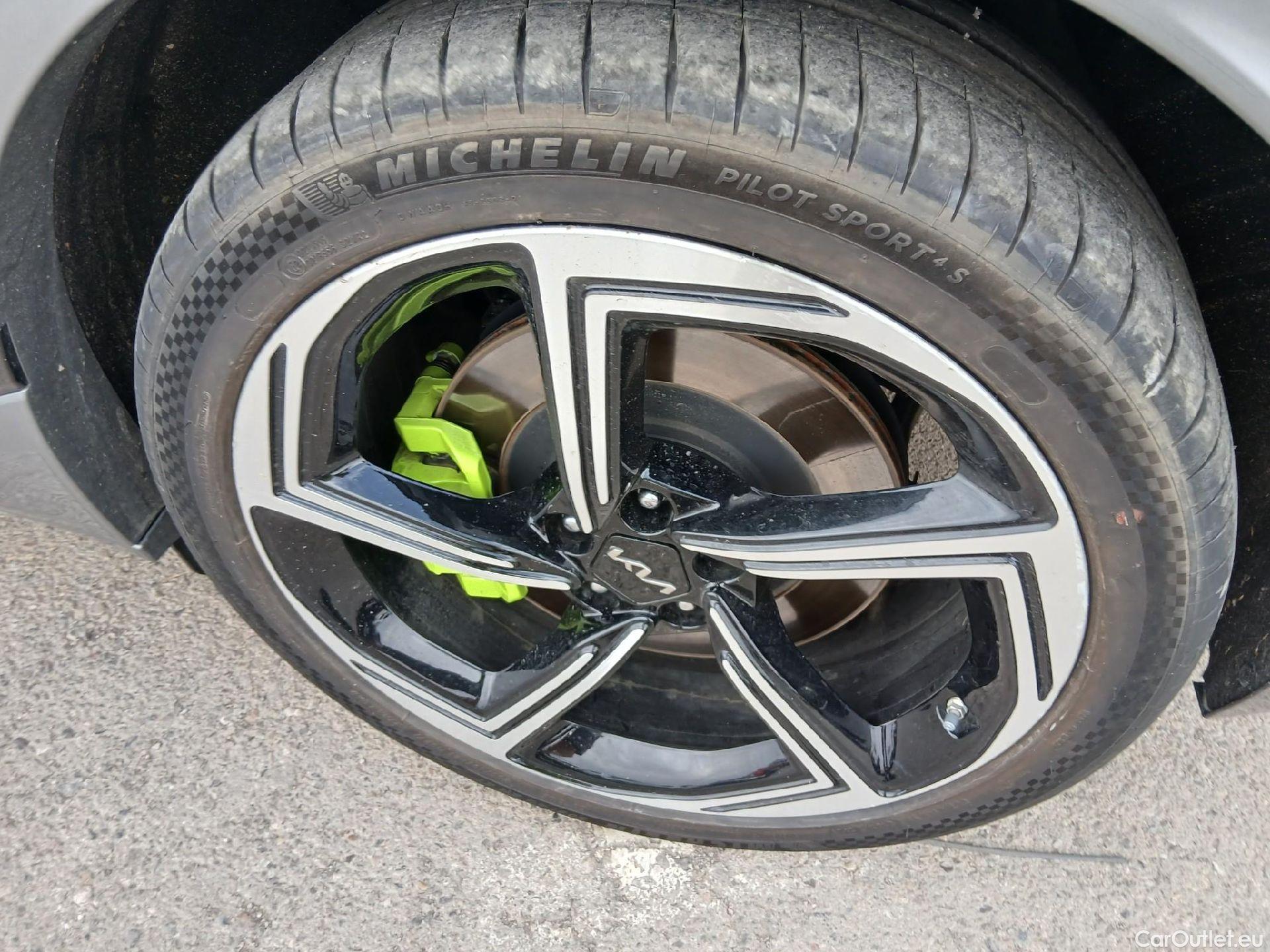  KIA  Ev6 KIA   GT 77,4kWh 430kW 585CV AWD (Long Range) Performance 0 a 100 km/h en 3.5 s #7