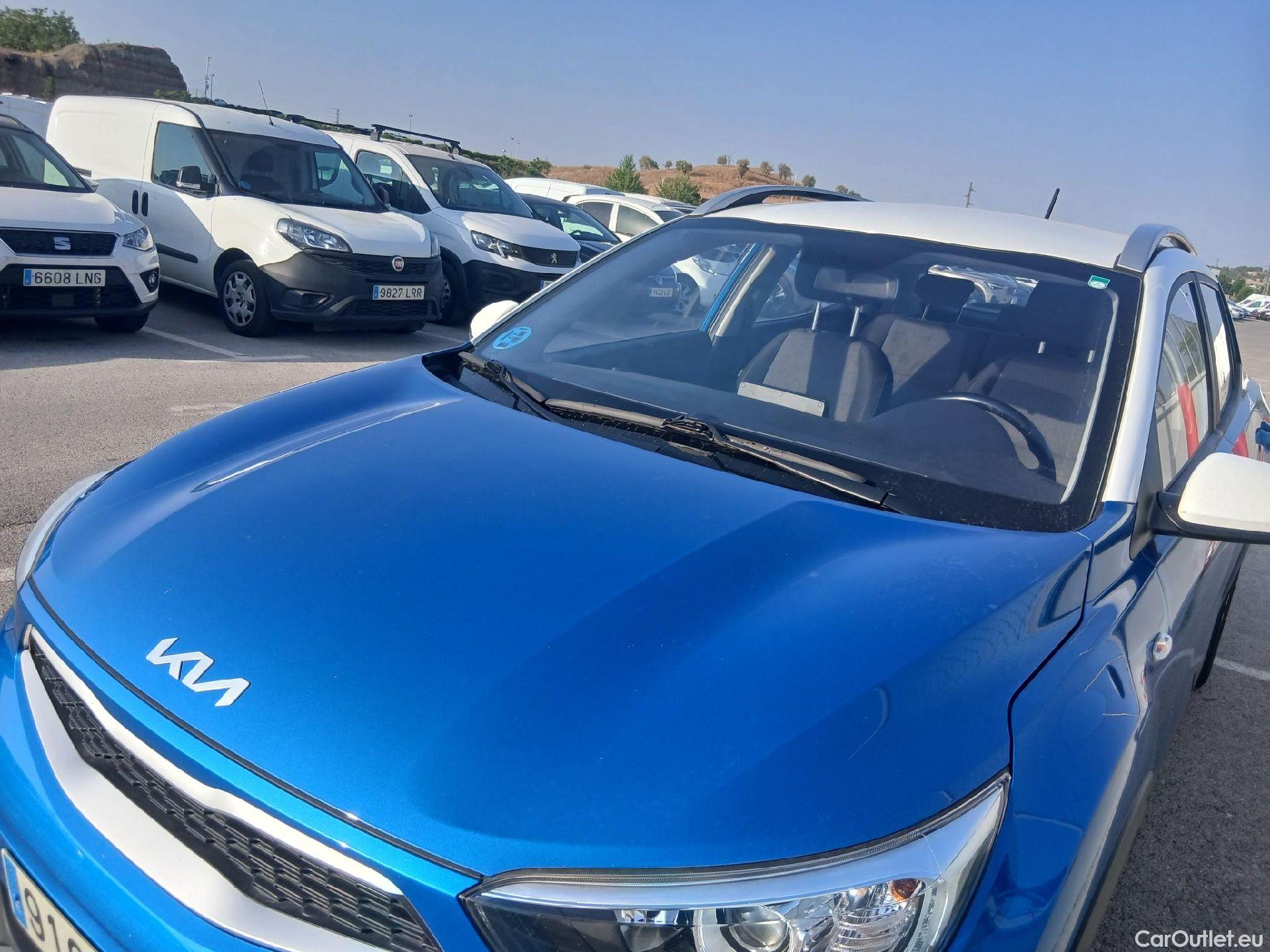  KIA  STONIC KIA  / 2017 / 5P / todoterreno 1.2 DPi 62kW (84CV) Concept #14