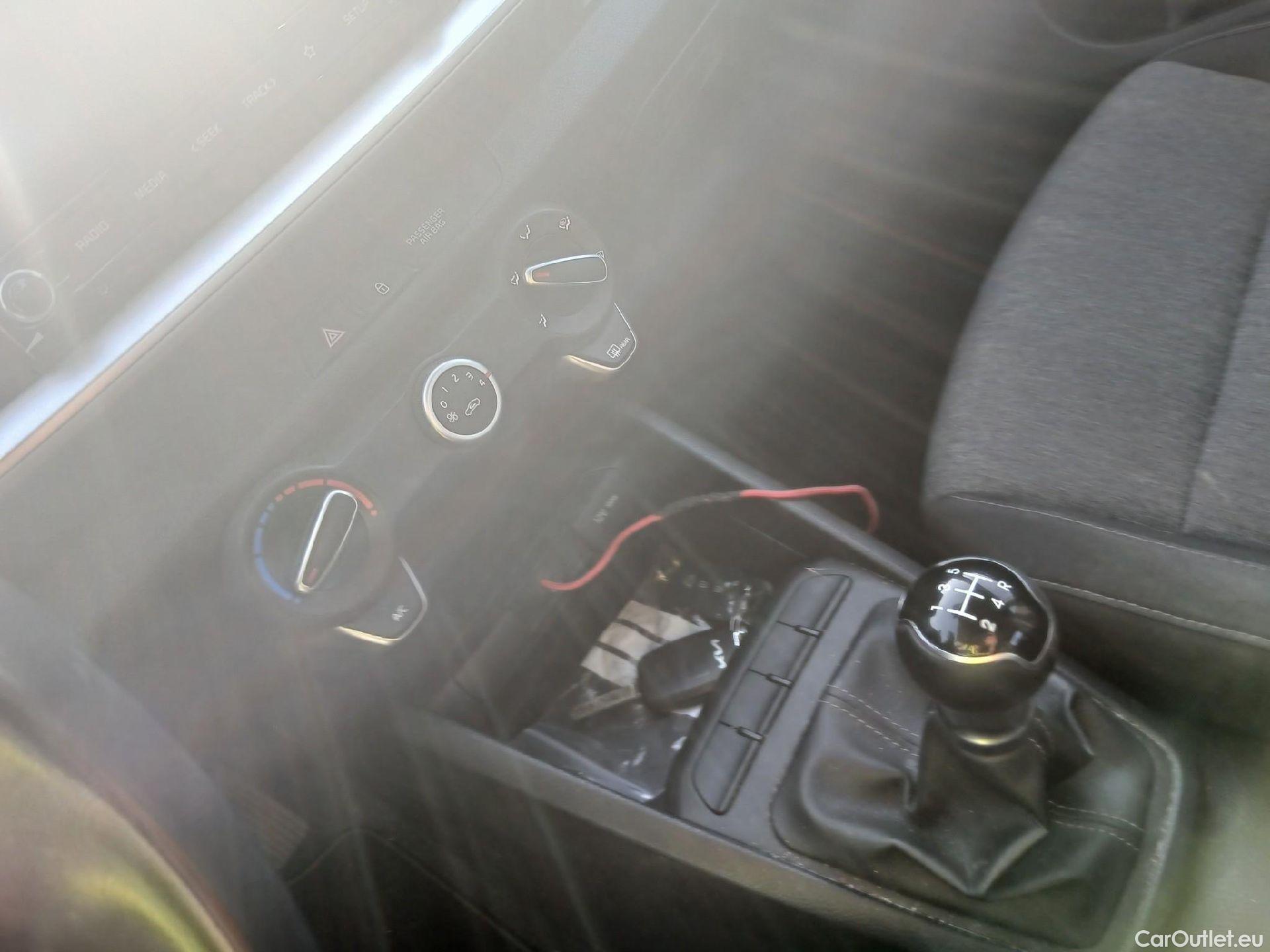  KIA  STONIC KIA  / 2017 / 5P / todoterreno 1.2 DPi 62kW (84CV) Concept #10