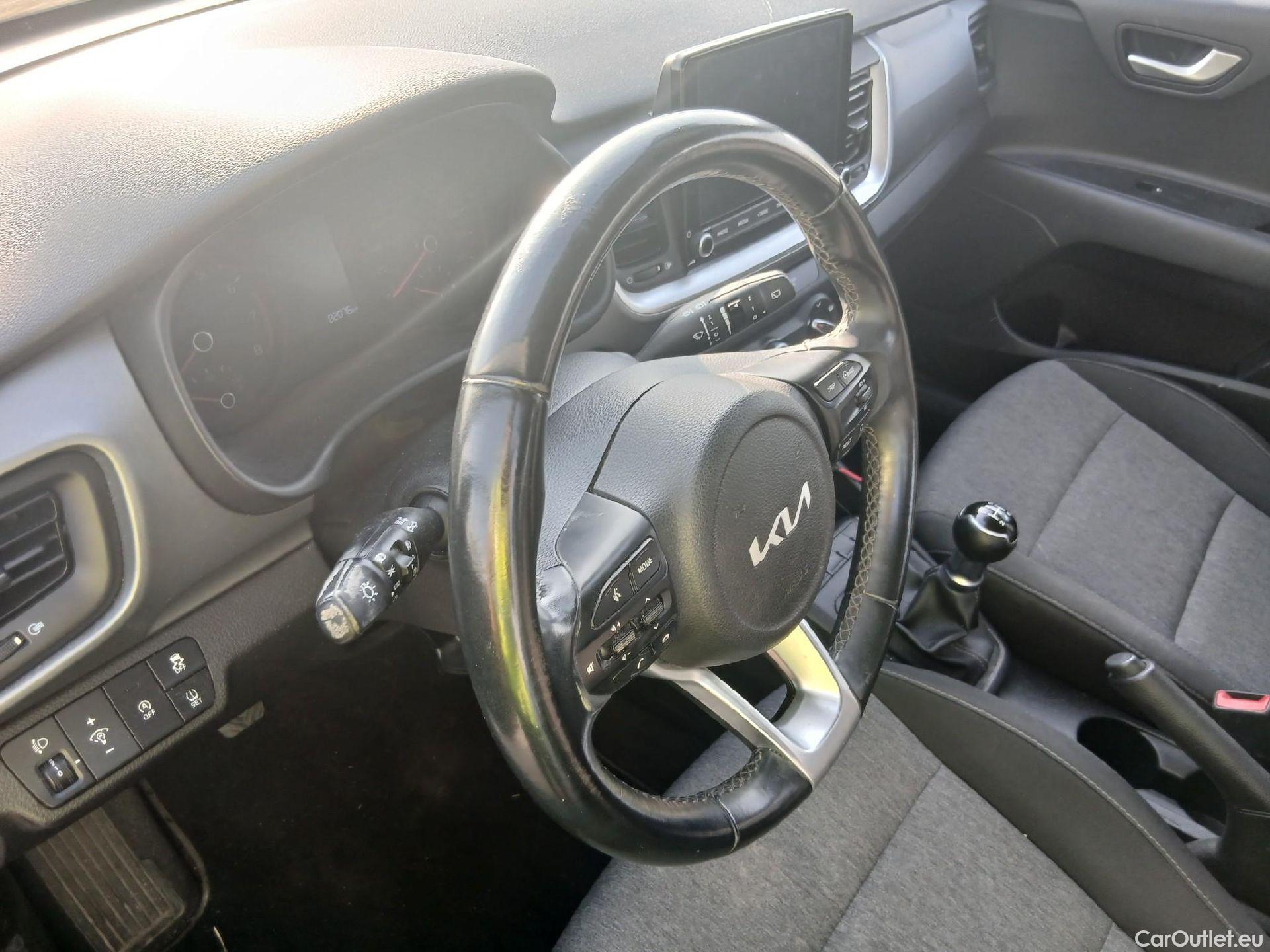  KIA  STONIC KIA  / 2017 / 5P / todoterreno 1.2 DPi 62kW (84CV) Concept #7