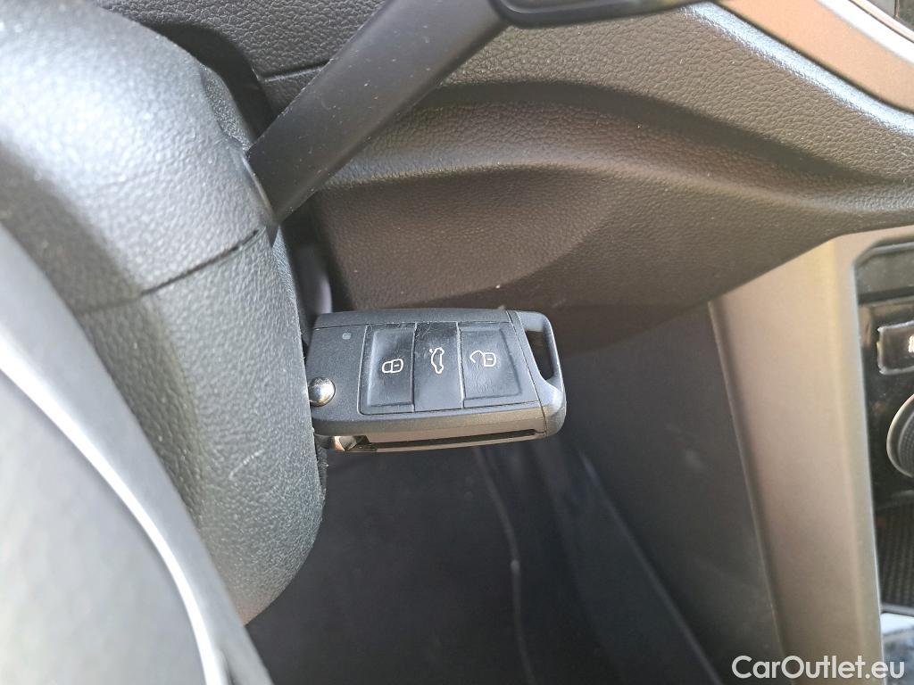  Volkswagen  T-ROC VOLKSWAGEN  / 2017 / 5P / todoterreno Advance R-Line 1.0 TSI 81kW (110CV) #1