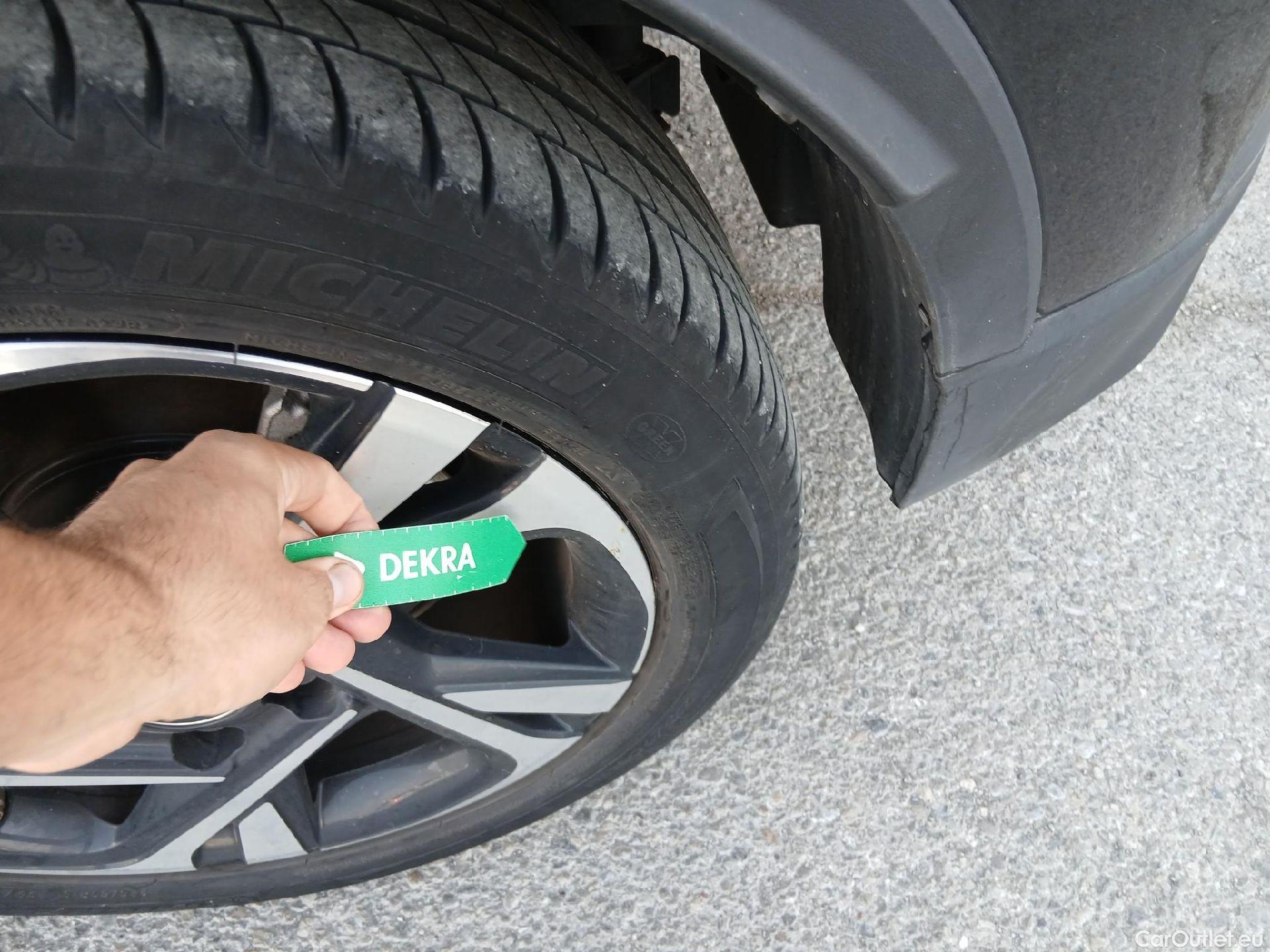  Toyota  C-HR TOYOTA  / 2019 / 5P / todoterreno 1.8 125H Advance #19
