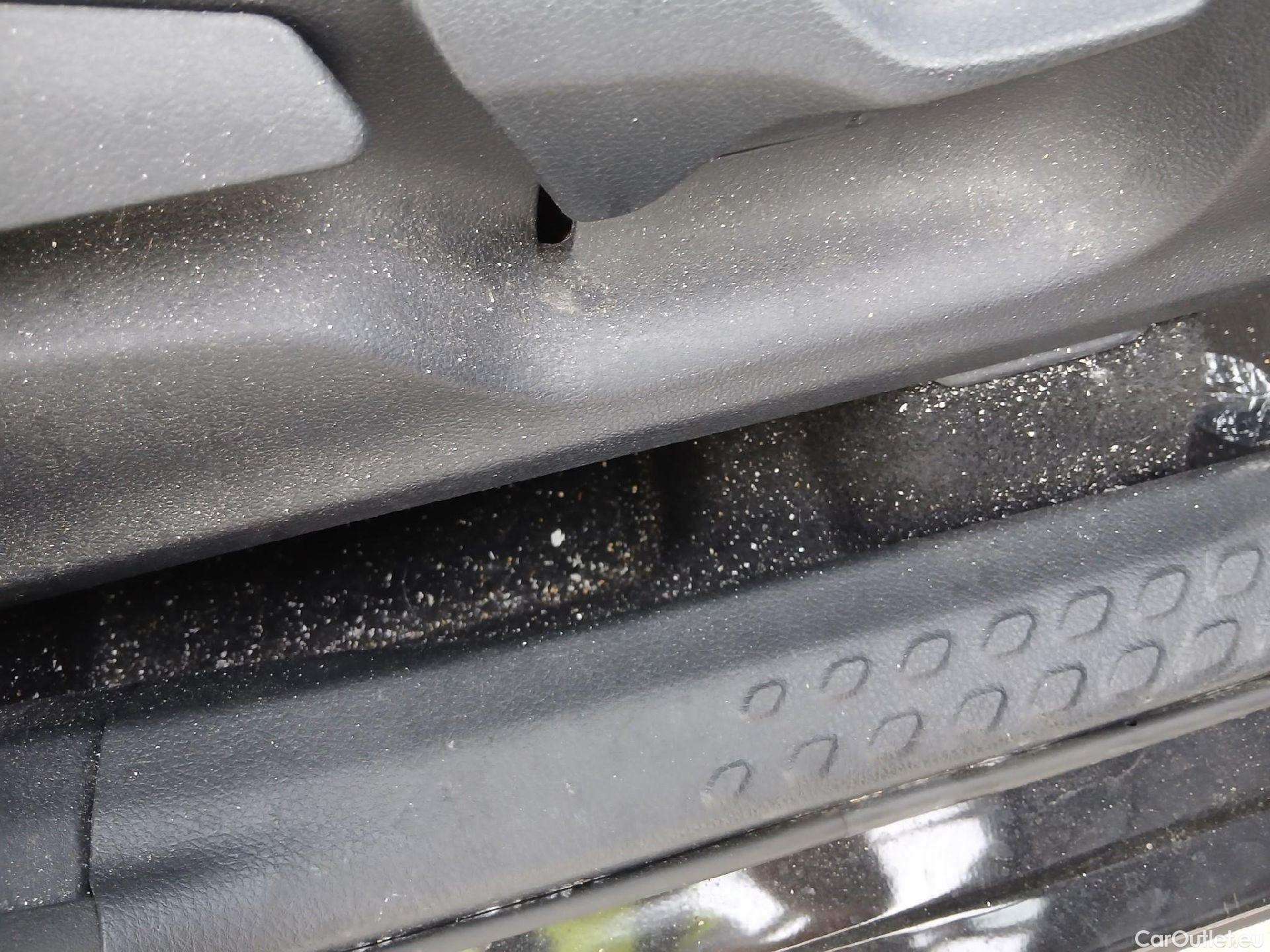  Toyota  C-HR TOYOTA  / 2019 / 5P / todoterreno 1.8 125H Advance #40