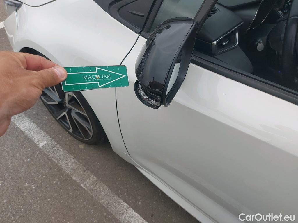  Toyota  Corolla TOYOTA  / 2019 / 5P / berlina con portón 2.0 180H FEEL! E-CVT #7
