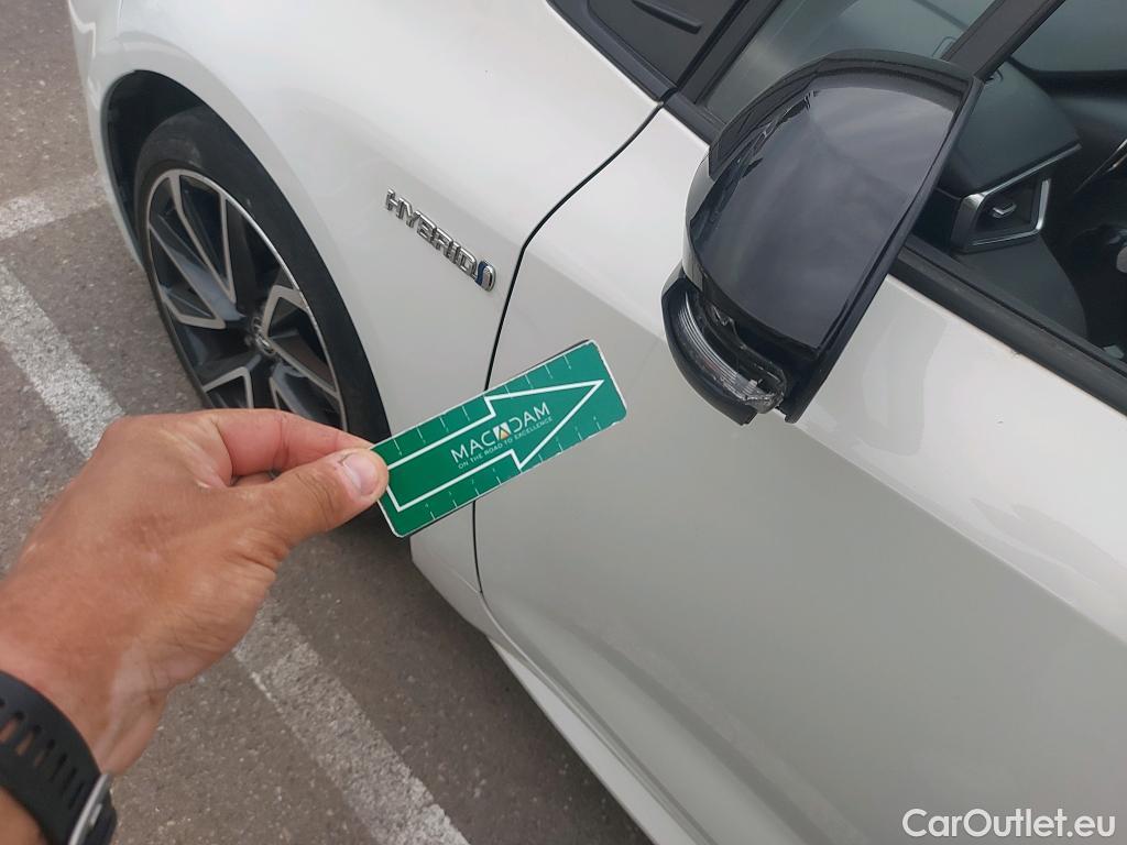  Toyota  Corolla TOYOTA  / 2019 / 5P / berlina con portón 2.0 180H FEEL! E-CVT #8