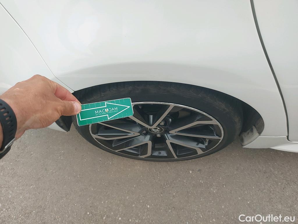  Toyota  Corolla TOYOTA  / 2019 / 5P / berlina con portón 2.0 180H FEEL! E-CVT #17