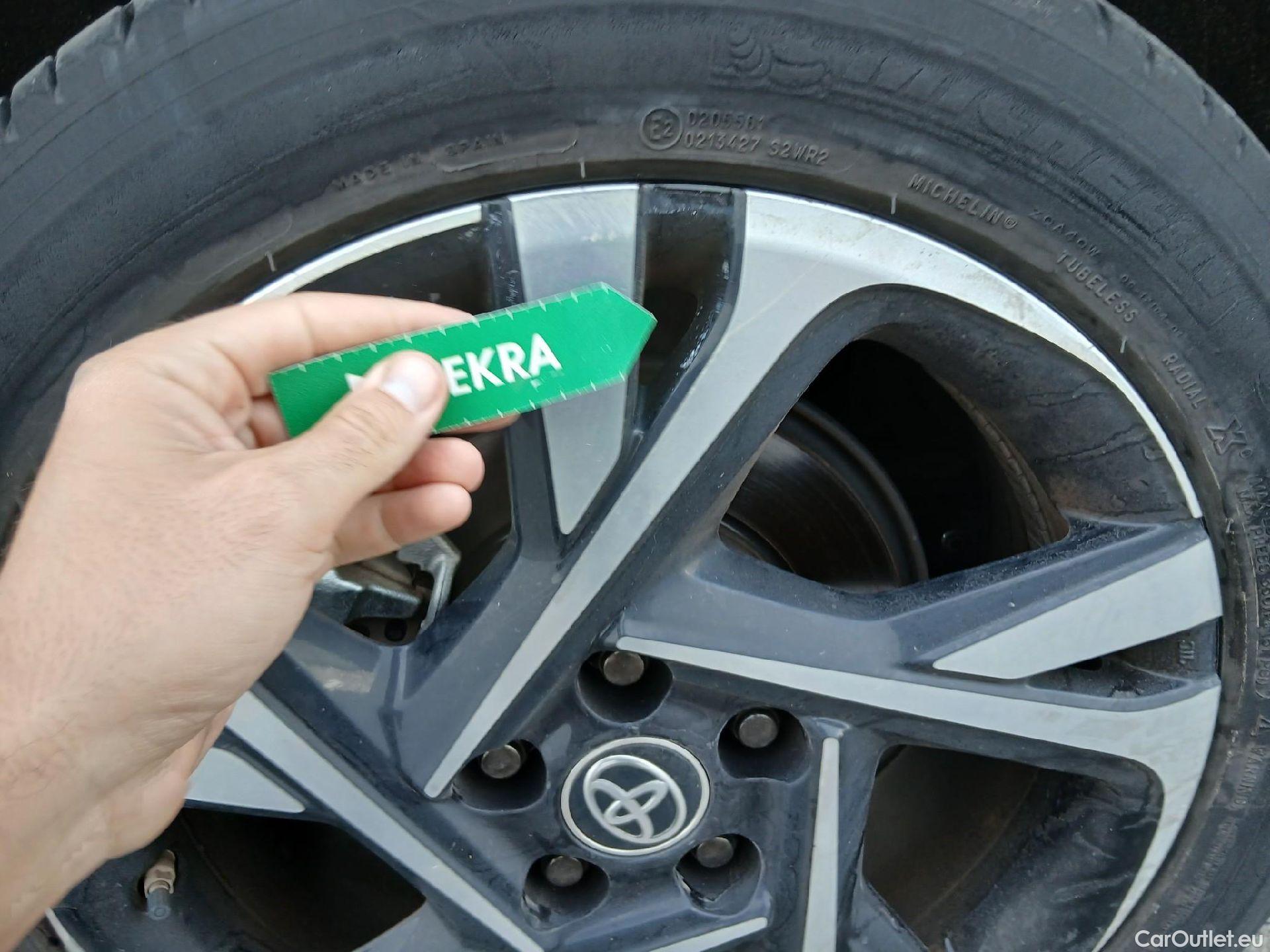  Toyota  C-HR TOYOTA  / 2019 / 5P / todoterreno 1.8 125H Advance #29