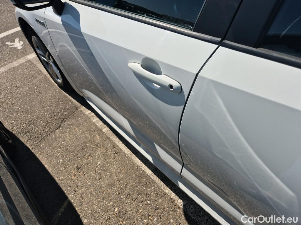  Toyota  Corolla TOYOTA  / 2019 / 5P / berlina con portón 1.8 125H BUSINESS PLUS E-CVT #17