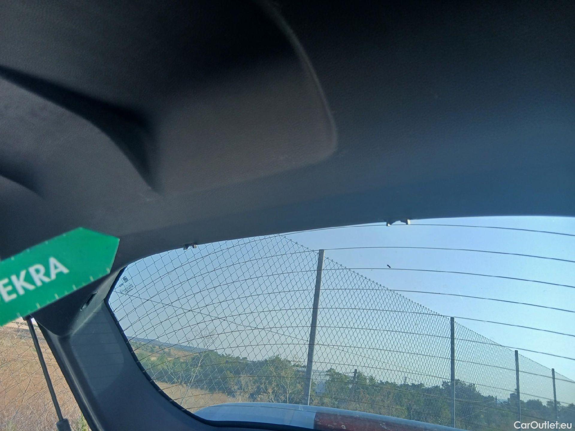  Toyota  Corolla TOYOTA  / 2019 / 5P / familiar 140H Active Plus Touring Sport #6