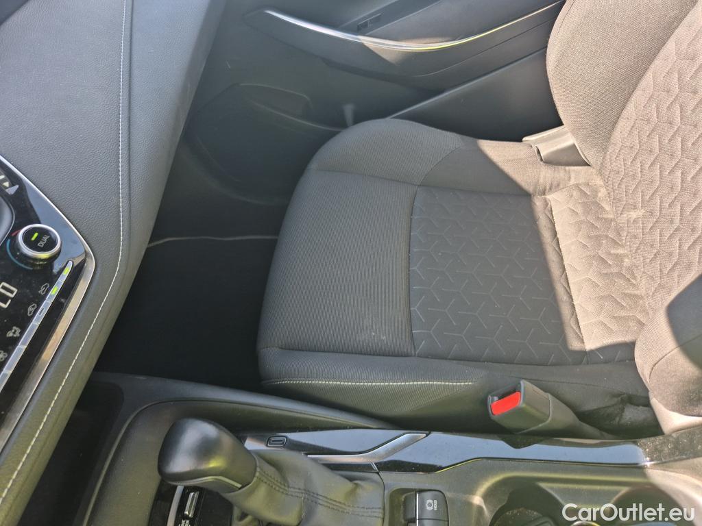  Toyota  Corolla TOYOTA  / 2019 / 5P / berlina con portón 1.8 125H BUSINESS PLUS E-CVT #16