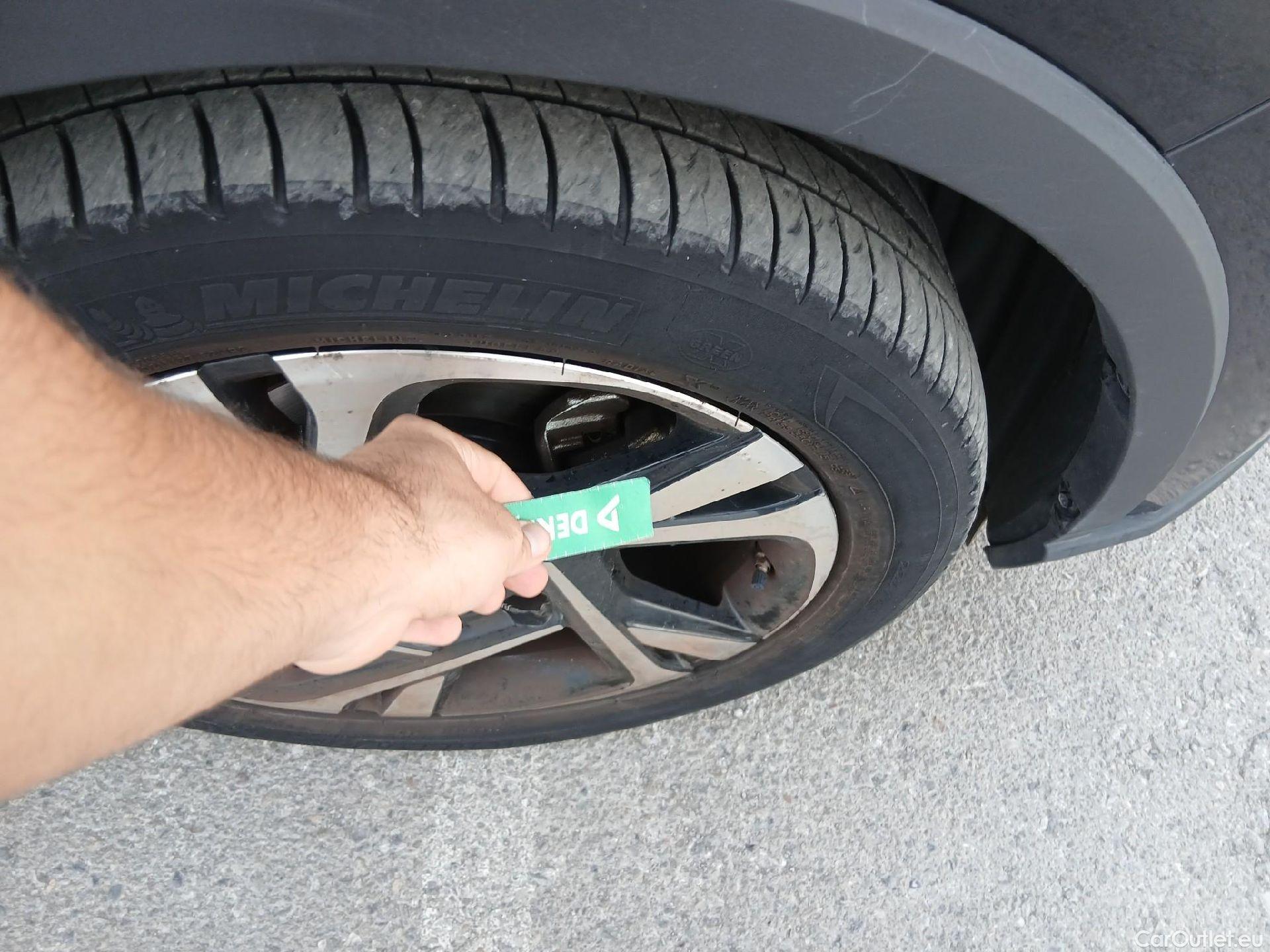  Toyota  C-HR TOYOTA  / 2019 / 5P / todoterreno 1.8 125H Advance #36