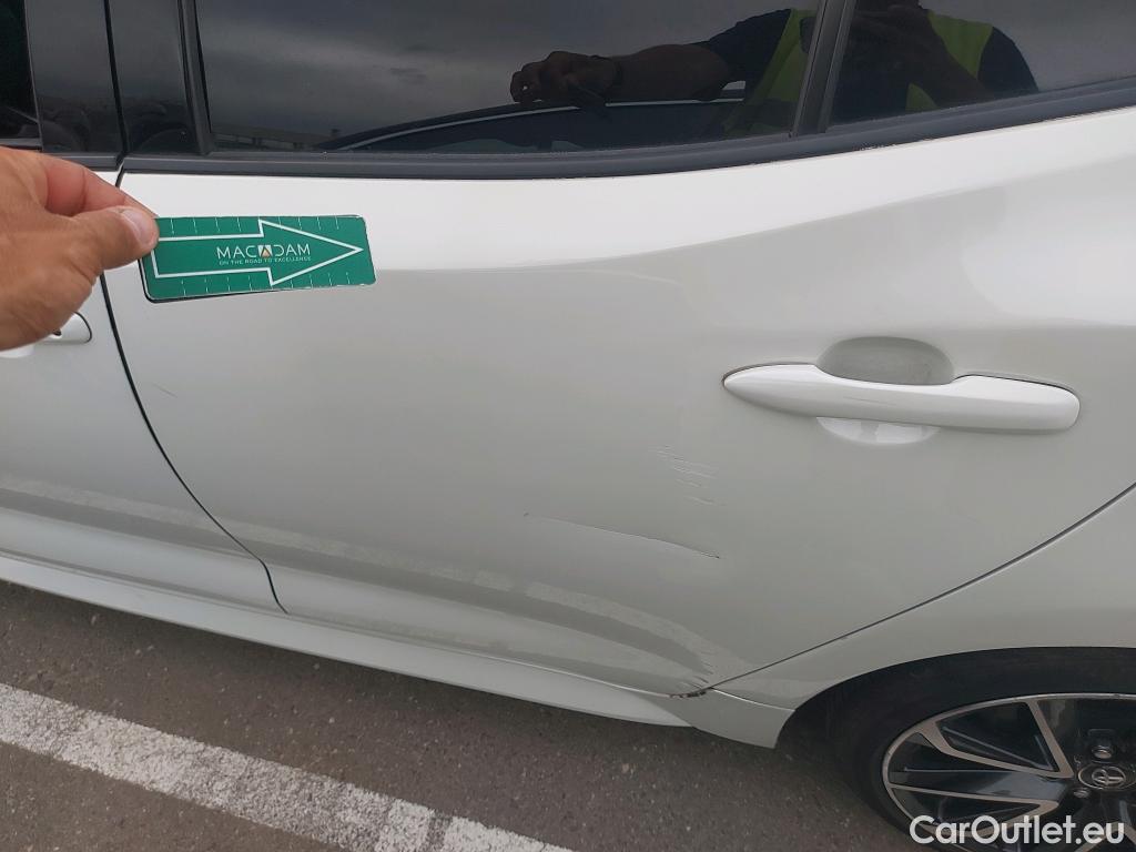  Toyota  Corolla TOYOTA  / 2019 / 5P / berlina con portón 2.0 180H FEEL! E-CVT #9