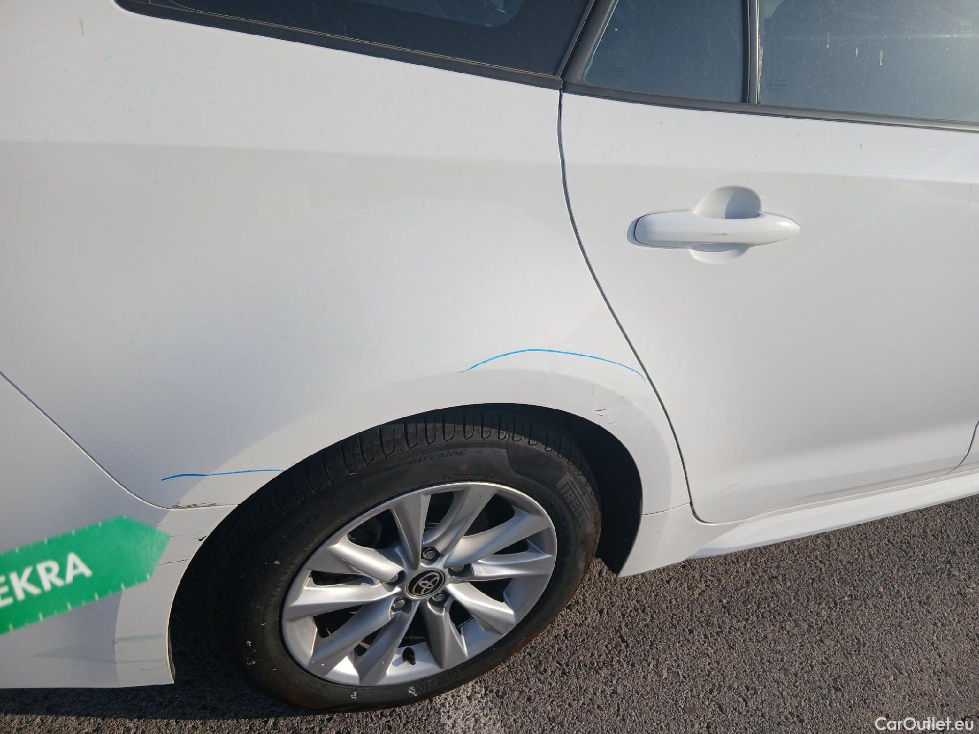  Toyota  Corolla TOYOTA  / 2019 / 5P / familiar 140H Active Plus Touring Sport #17