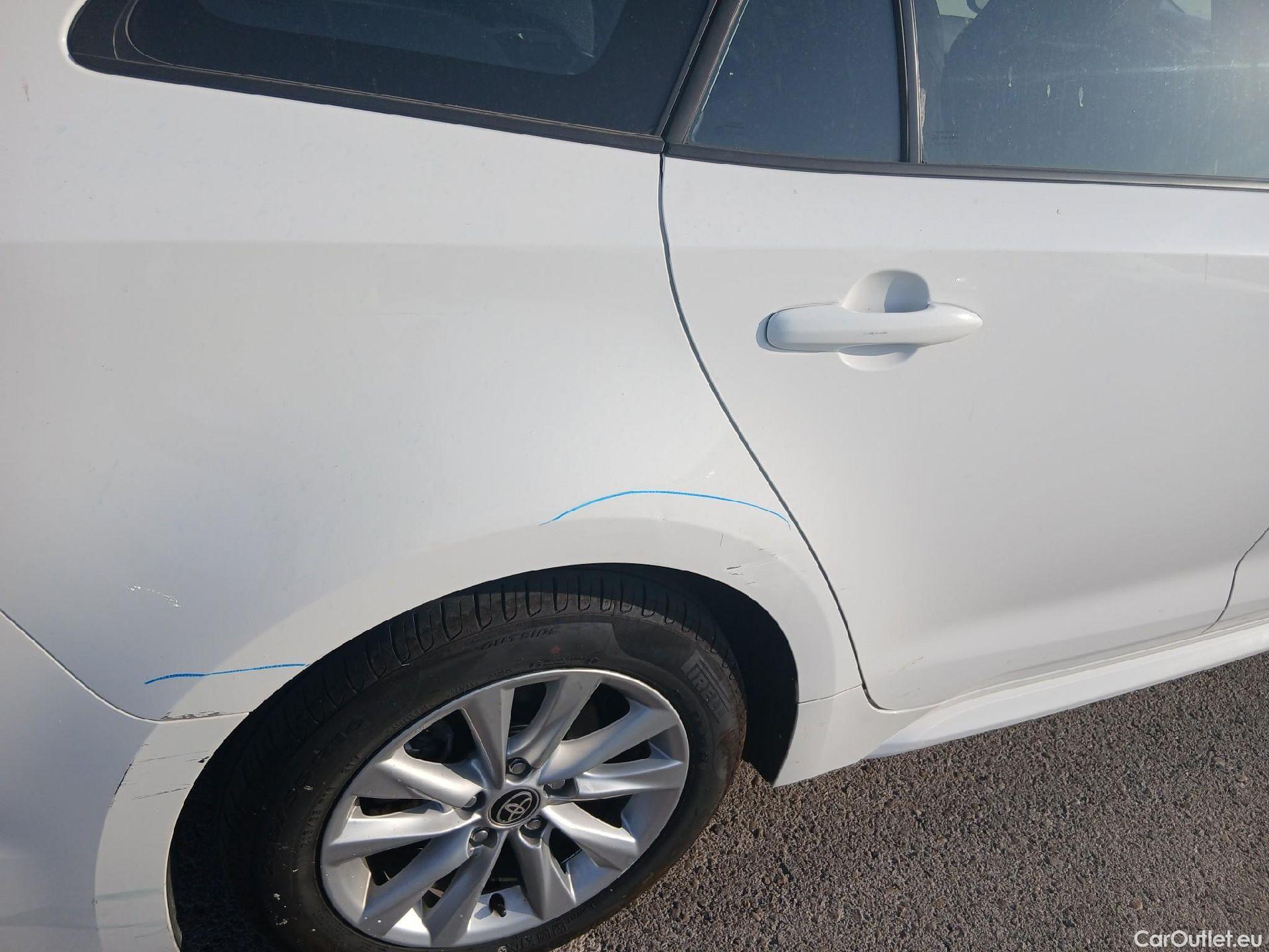  Toyota  Corolla TOYOTA  / 2019 / 5P / familiar 140H Active Plus Touring Sport #18
