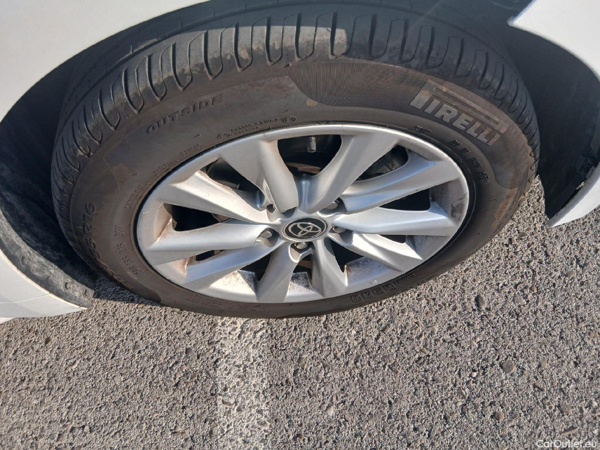  Toyota  Corolla TOYOTA  / 2019 / 5P / familiar 140H Active Plus Touring Sport #22