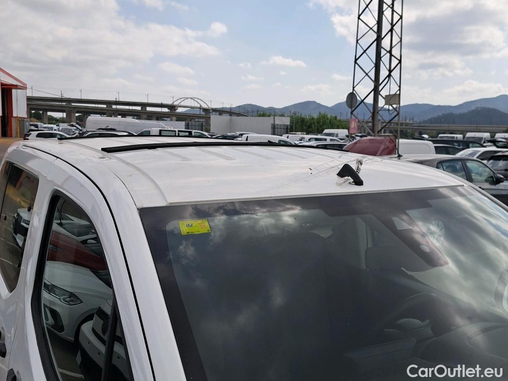  Citroen  Berlingo CITROEN  / 2018 / 4P / combi Talla M BlueHDi 100 LIVE (AC) #11