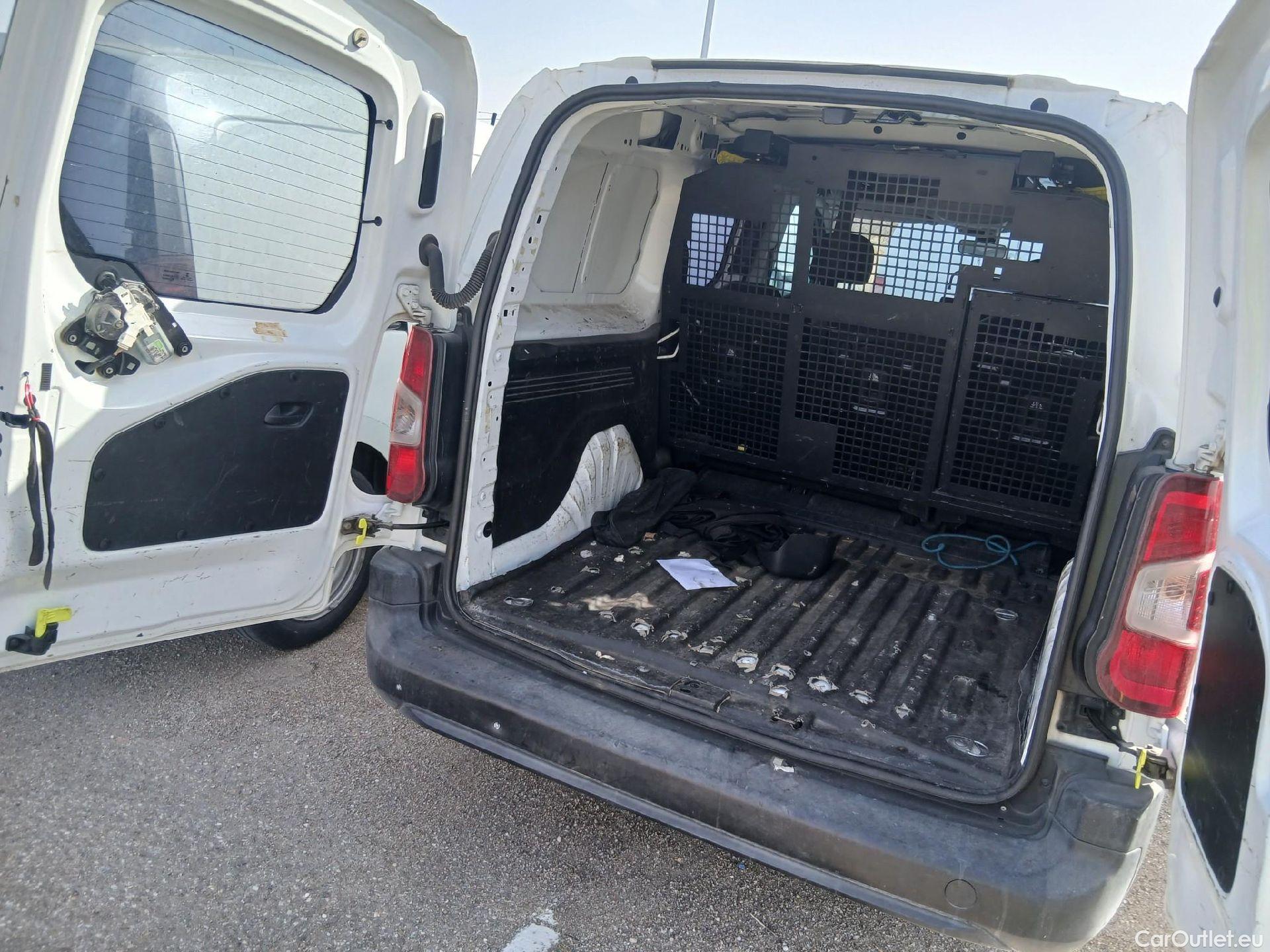  Citroen  Berlingo CITROEN  / 2018 / 5P / furgón derivado de turismo Doble Cab. Talla XL BlueHDi 100 CONTROL #1