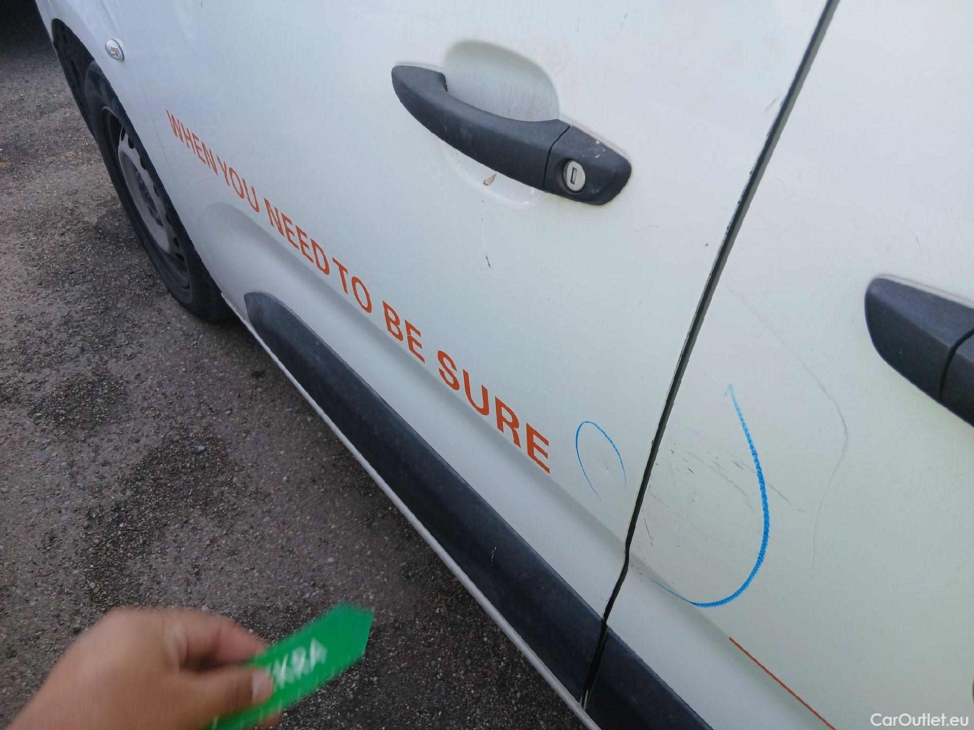  Citroen  Berlingo CITROEN  / 2018 / 5P / furgón derivado de turismo Doble Cab. Talla XL BlueHDi 100 CONTROL #29