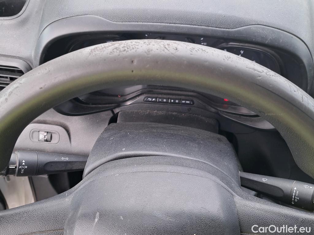  Citroen  Berlingo CITROEN  / 2018 / 4P / combi Talla M BlueHDi 100 LIVE (AC) #46