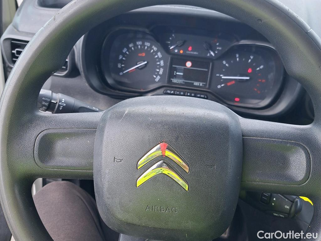  Citroen  Berlingo CITROEN  / 2018 / 4P / combi Talla M BlueHDi 100 LIVE (AC) #45