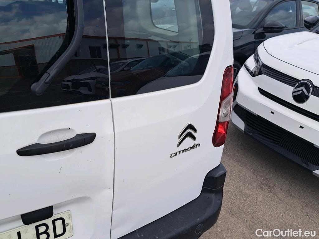  Citroen  Berlingo CITROEN  / 2018 / 4P / combi Talla M BlueHDi 100 LIVE (AC) #13