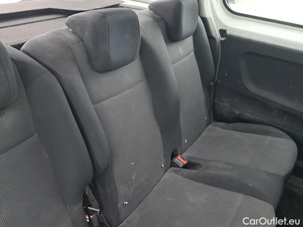  Citroen  Berlingo CITROEN  / 2018 / 4P / combi Talla M BlueHDi 100 LIVE (AC) #21