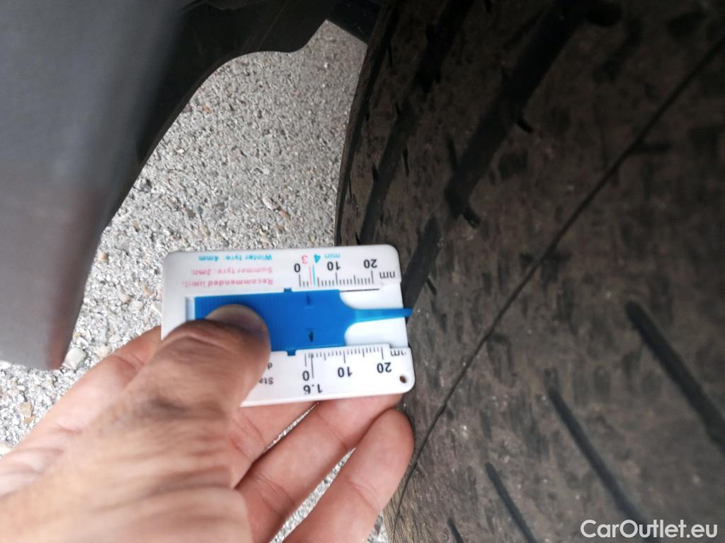  Volkswagen  Tiguan VOLKSWAGEN  / 2020 / 5P / todoterreno Life 2.0 TDI 110kW (150CV) DSG #4