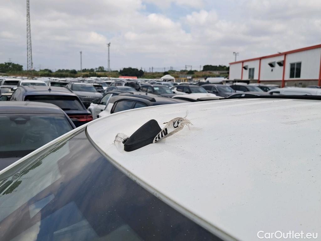  Citroen  Berlingo CITROEN  / 2018 / 4P / combi Talla M BlueHDi 100 LIVE (AC) #50