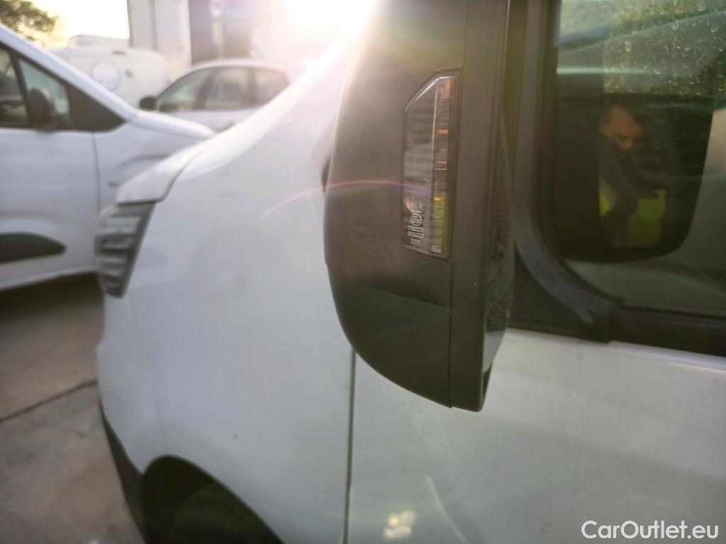  Renault  Trafic RENAULT  / 2021 / 4P / furgón Furgón L1H1 Blue dCi 96 Kw (130 CV) (AC) #23