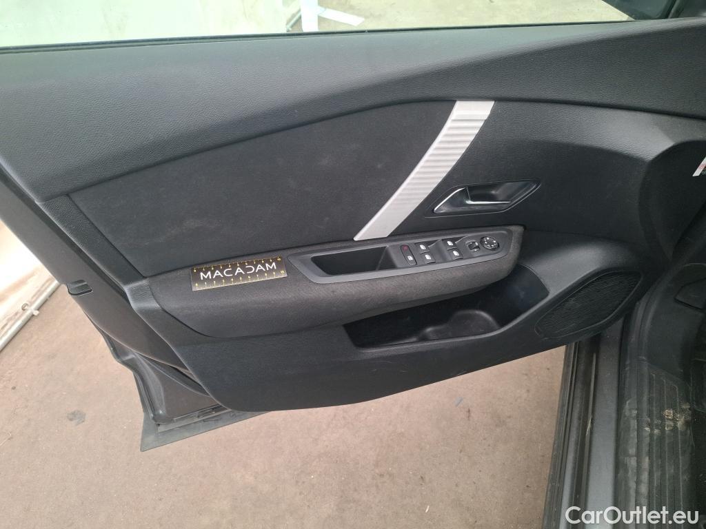  Citroen  C4  Berline Feel 1.2 PureTech 130CV BVA8 6E #45
