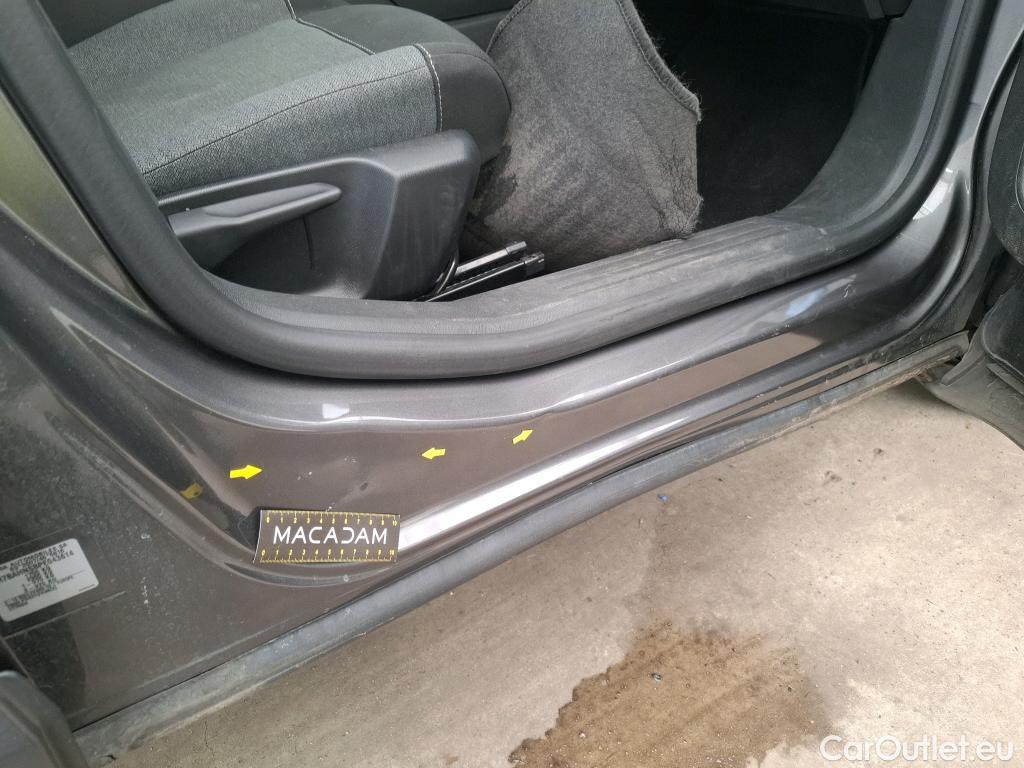  Citroen  C4  Berline Feel 1.2 PureTech 130CV BVA8 6E #10