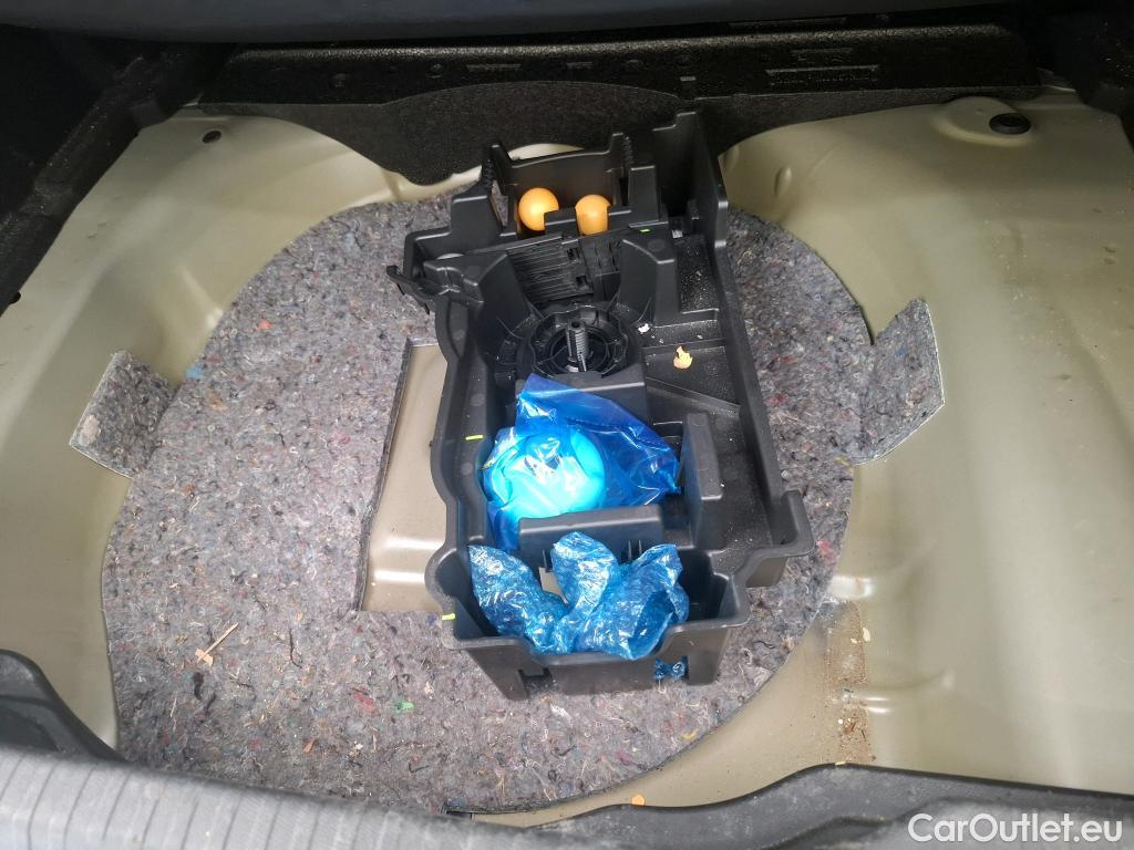  Citroen  C4  Berline Feel 1.2 PureTech 130CV BVA8 6E #36