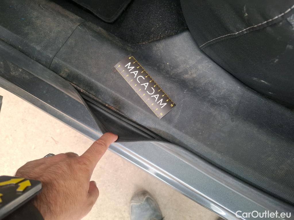  Citroen  C4  Berline Feel 1.2 PureTech 130CV BVA8 6E #32