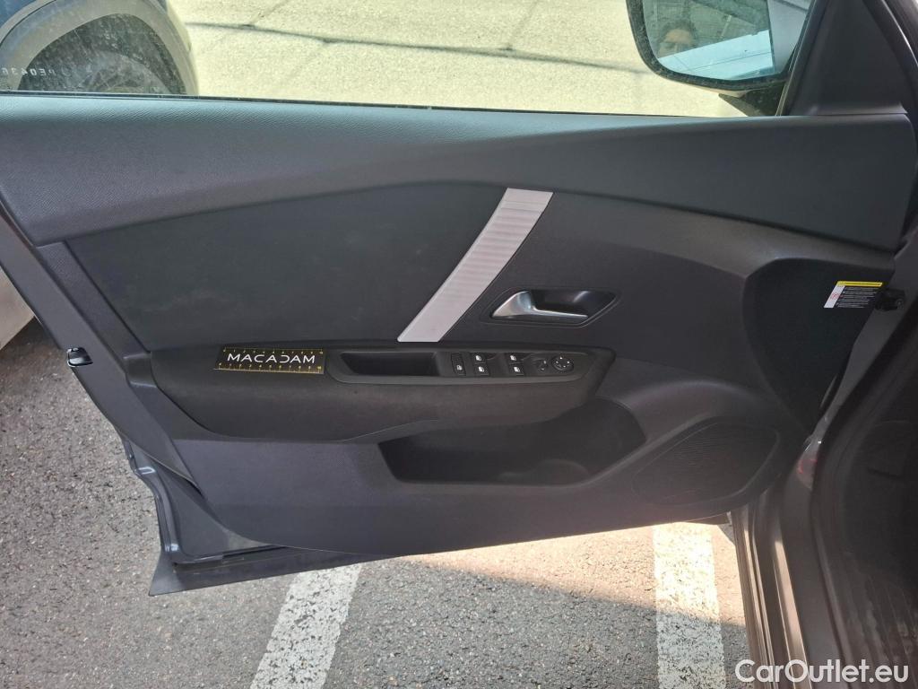  Citroen  C4  Berline Feel 1.2 PureTech 130CV BVA8 6E #52