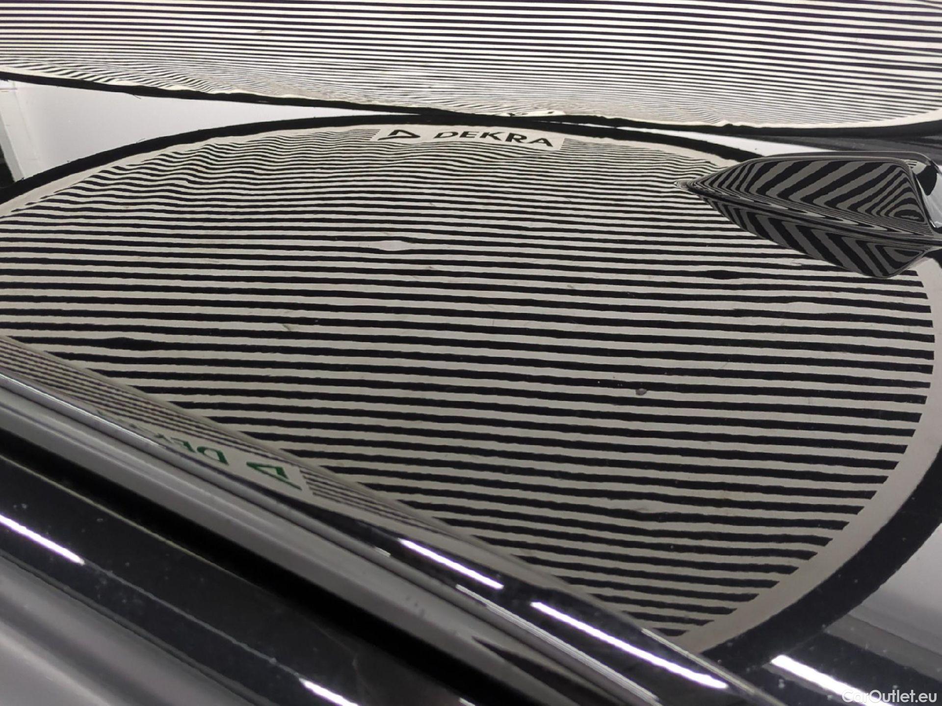  Bmw  Serie 3 BMW Série 3 Touring / 2022 / 5P / Break 320e 204ch Business Design BVA8 Hybride #22