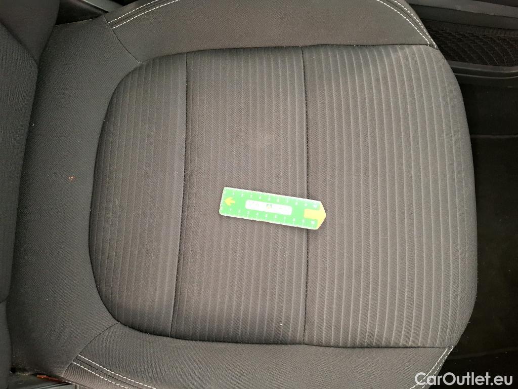  Ford  Kuga FORD  / 2019 / 5P / SUV 2.5 Dur 225 hybrid PHEV Pshift Titanium #39