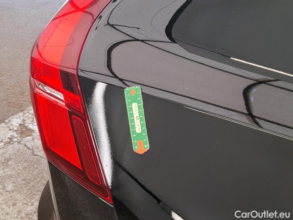  Volvo  XC60 VOLVO  / 2021 / 5P / SUV B4 197 Geartronic 8 Plus Style Dark #2