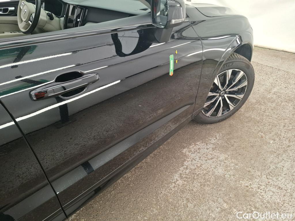  Volvo  XC60 VOLVO  / 2021 / 5P / SUV B4 197 Geartronic 8 Plus Style Dark #3