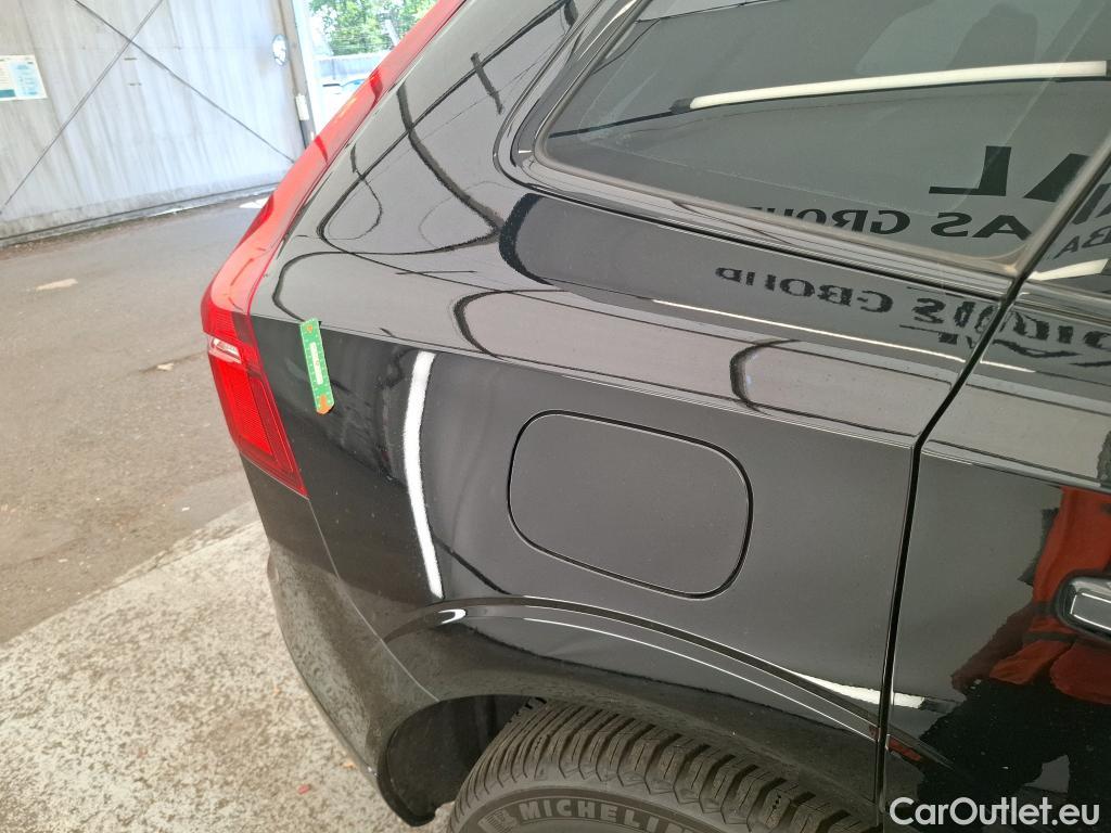  Volvo  XC60 VOLVO  / 2021 / 5P / SUV B4 197 Geartronic 8 Plus Style Dark #1