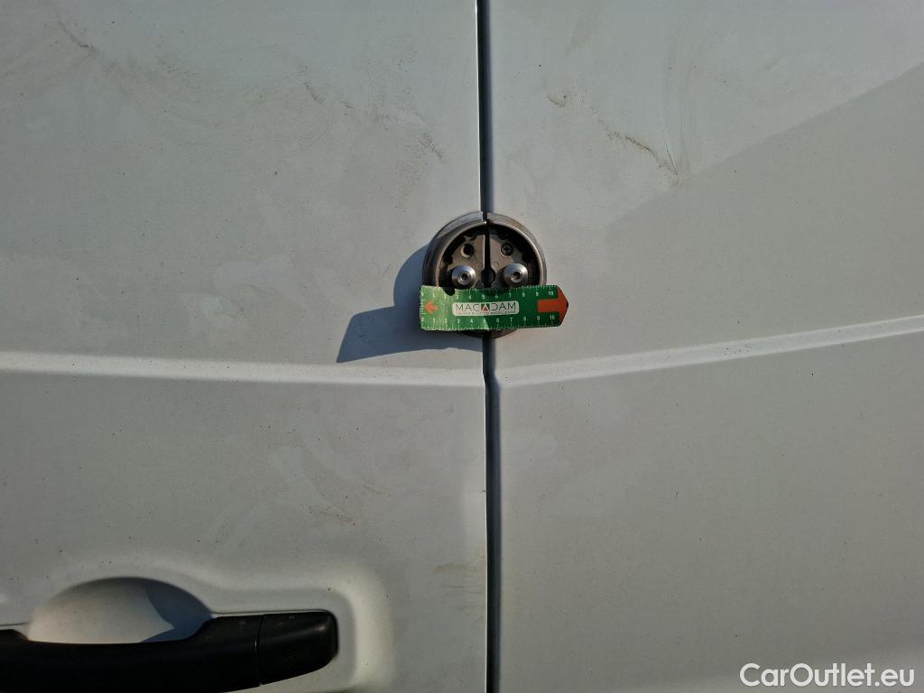  Renault  Trafic RENAULT  / 2019 / 4P / Fourgon tole FG GCF L1H1 1000 dCi 120 #28