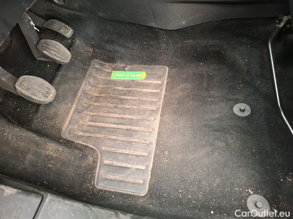  Peugeot  208  Allure Business 1.2 PureTech 100CV BVM6 E6d #1