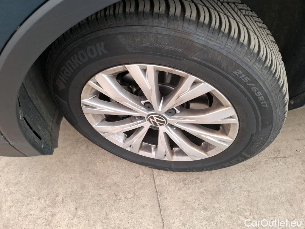  Volkswagen  Tiguan VOLKSWAGEN  / 2020 / 5P / SUV 2.0 TDI 150 DSG7 Life Business #1