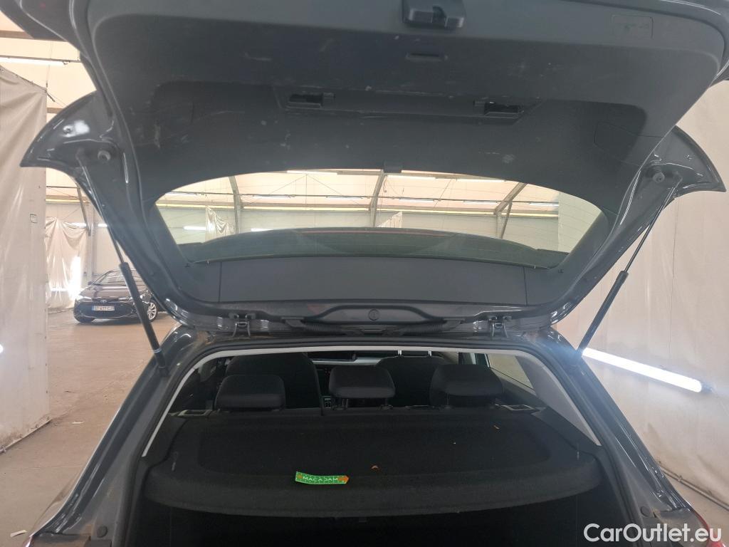  Volkswagen  Golf  VOLKSWAGEN / 2020 / 5P / Berline 2.0 TDI SCR 116 DSG LIFE PLUS #15