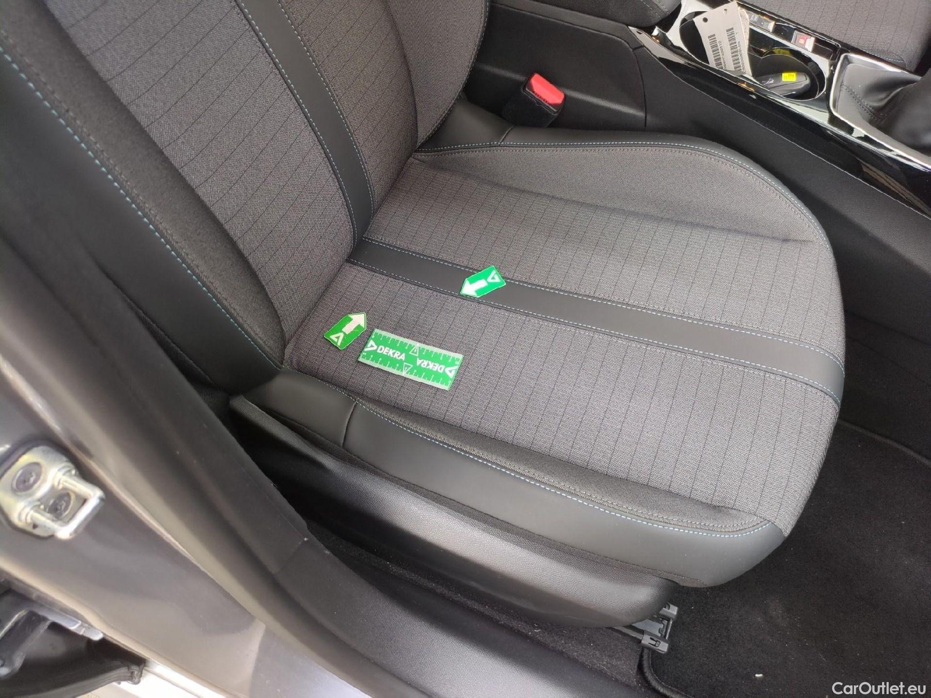  Peugeot  208  Allure Pack 1.2 PureTech 100CV BVM6 E6d #2