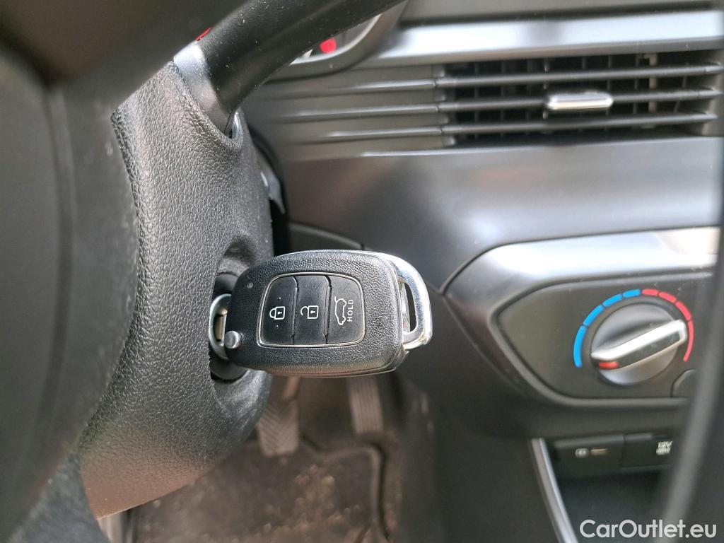  Hyundai  i20 HYUNDAI  / 2020 / 5P / berlina con portón 1.0 TGDI 74kW (100CV) 48V Essence #4