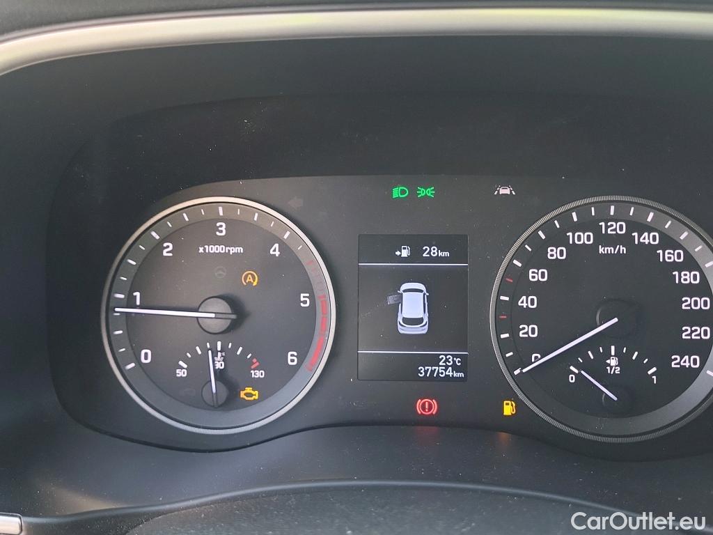  Hyundai  Tucson HYUNDAI  / 2018 / 5P / todoterreno 1.6 CRDI 85kW (116CV) 48V SLE 4X2(SP)(SL) #11