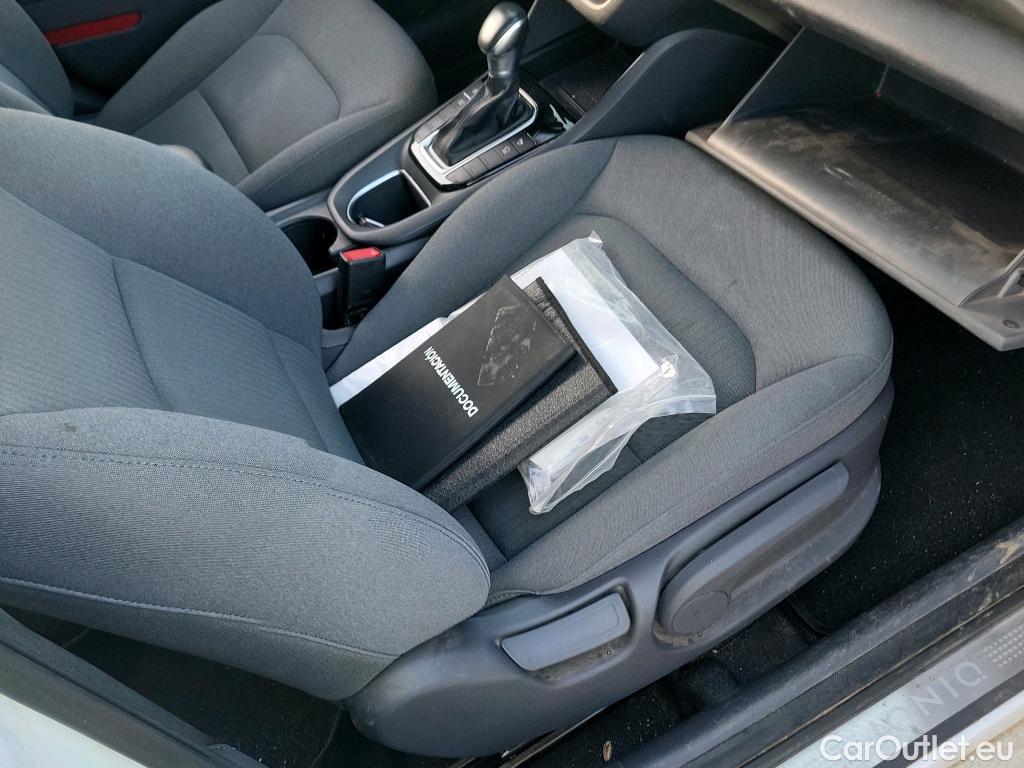  Hyundai   Ioniq HYUNDAI / 2019 / 5P / berlina con portón 1.6 GDI HEV Tecno DCT #42