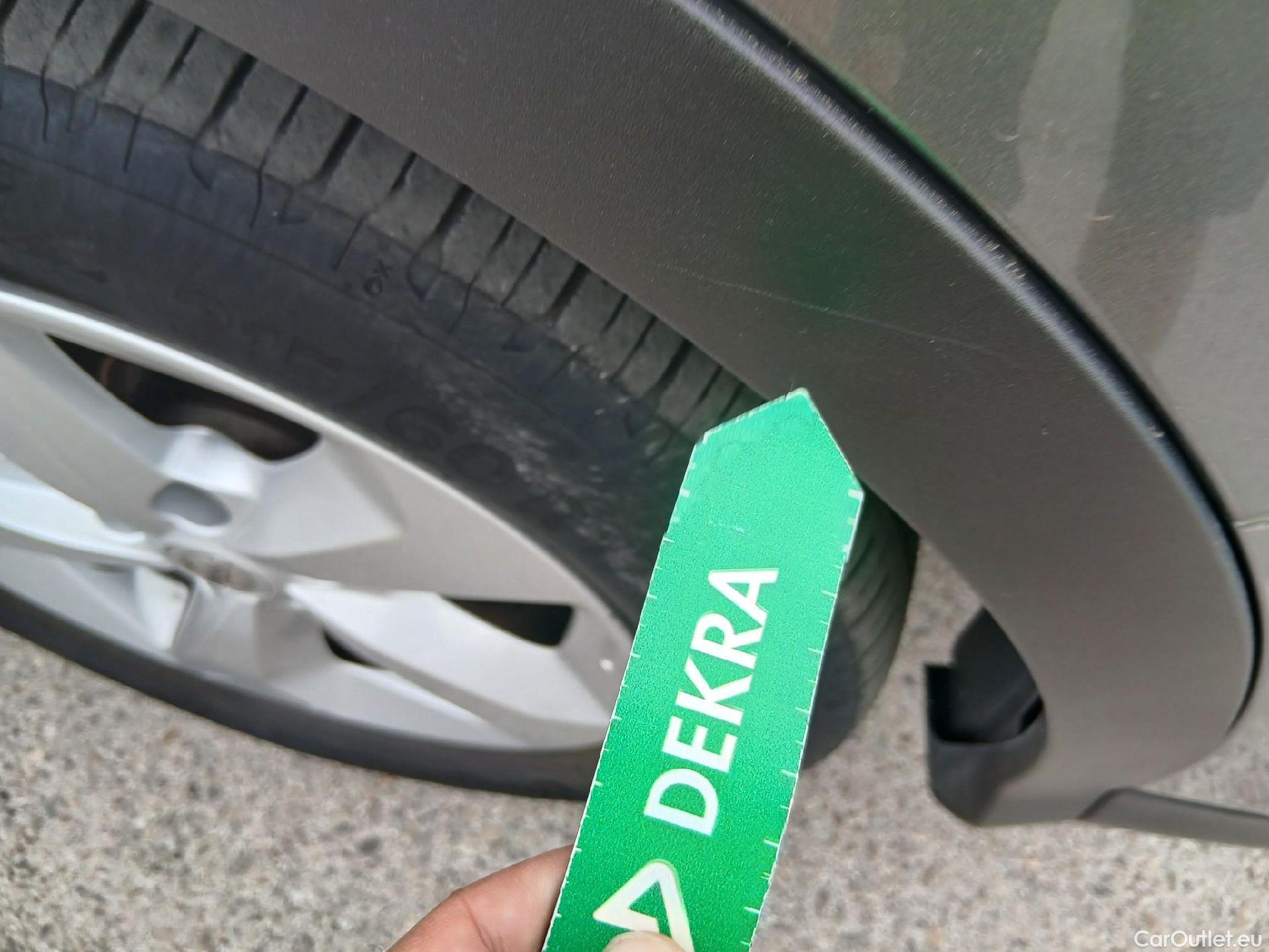  Nissan  Qashqai NISSAN  / 2017 / 5P / todoterreno DIG-T 103 kW (140 CV) E6D ACENTA #47