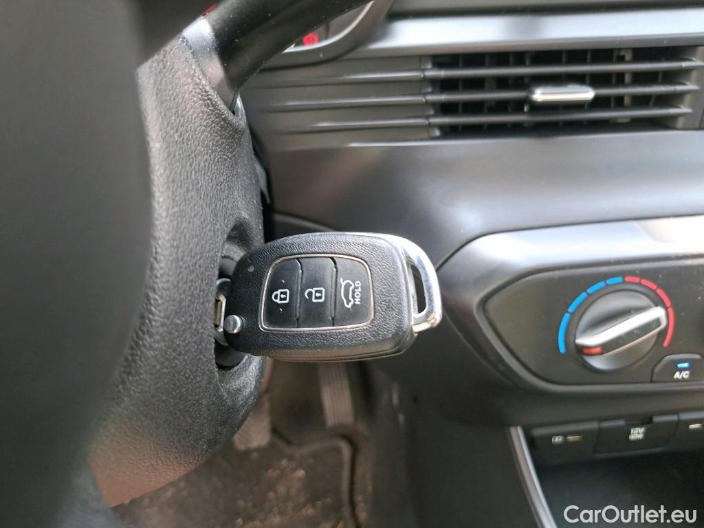  Hyundai  i20 HYUNDAI  / 2020 / 5P / berlina con portón 1.0 TGDI 74kW (100CV) 48V Essence #3
